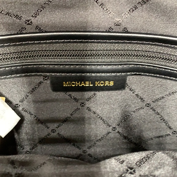 MICHAEL KORS BLACK COLOR 
Maisie Medium Pebbled Leather 2-in-1 Backpack - Picture 14 of 16